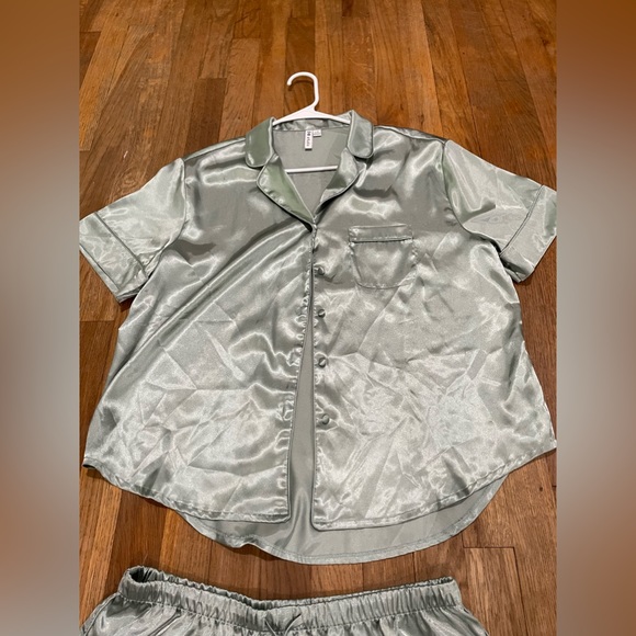 DB Bridal Satin Pajama set ***3 SETS*** - Picture 16 of 16